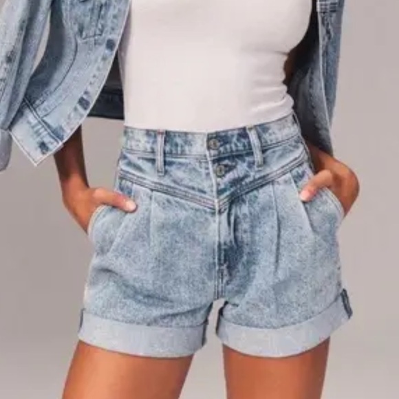NWT Abercrombie The 80’s Mom Short Ultra High Rise Light Acid Wash - Picture 1 of 7